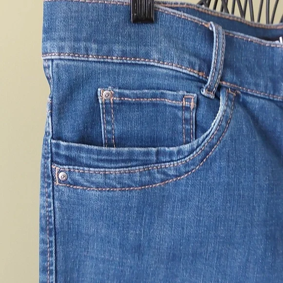 NWT, "OLSEN" Jean's, size 42 ( M-L/12) - Picture 2 of 9